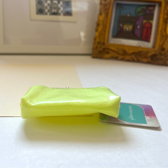 🍭 3/$10 neon green coin purse - Picture 7 of 12